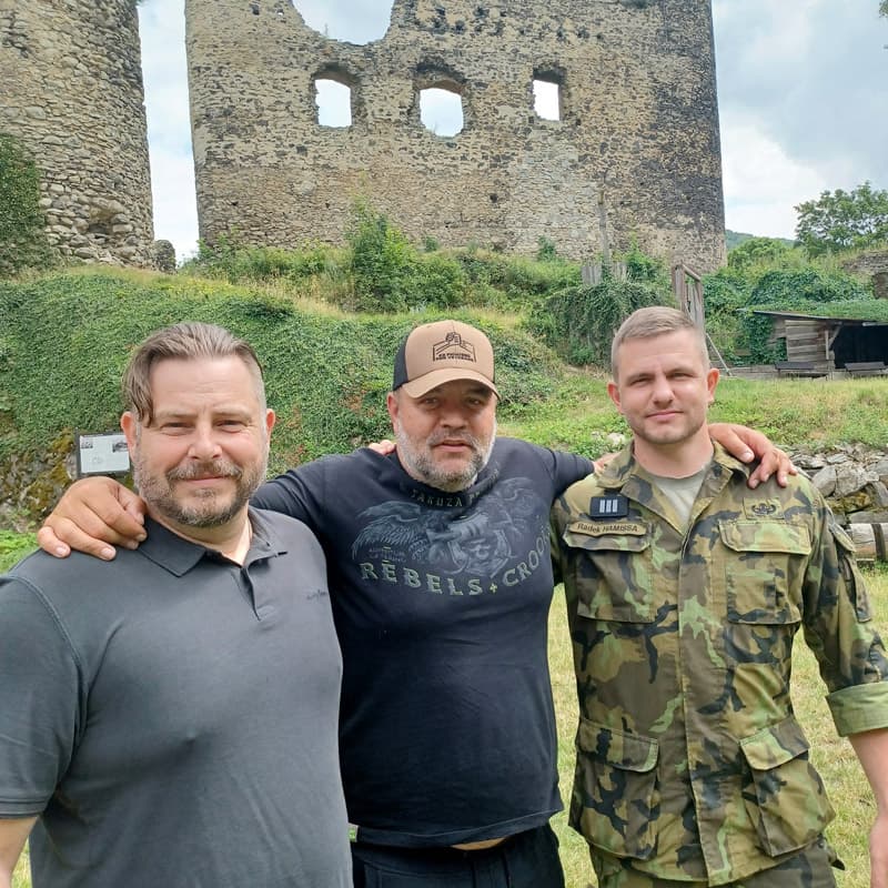 Št. prap. Martin Kocourek s přáteli.