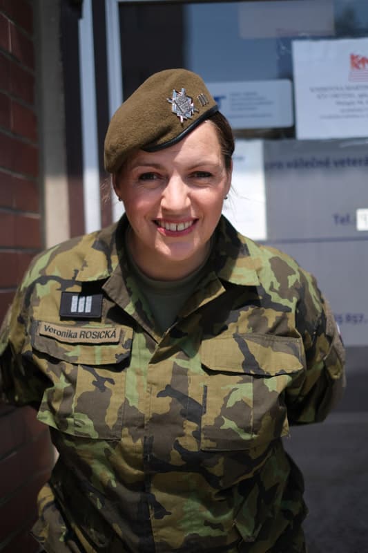 Prap. Veronika Rosická v uniformě.