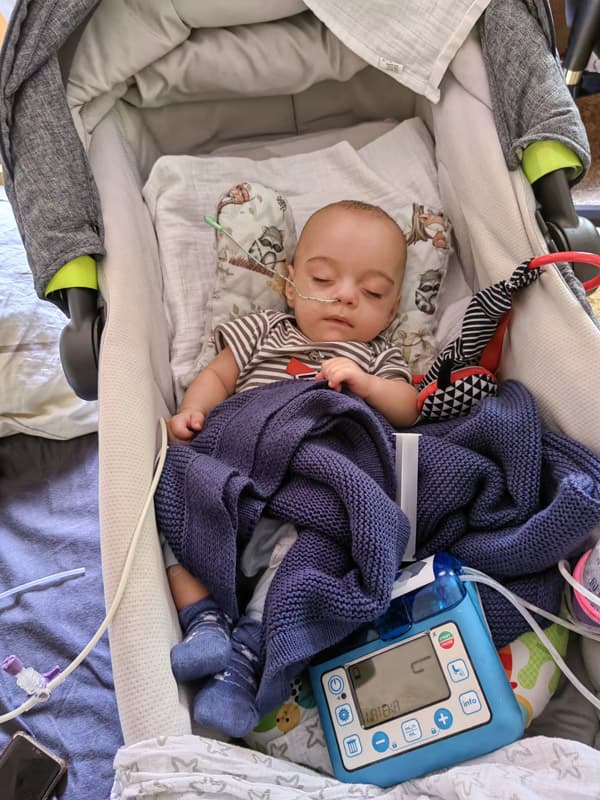 Syn prap. Veroniky Rosické v postýlce.